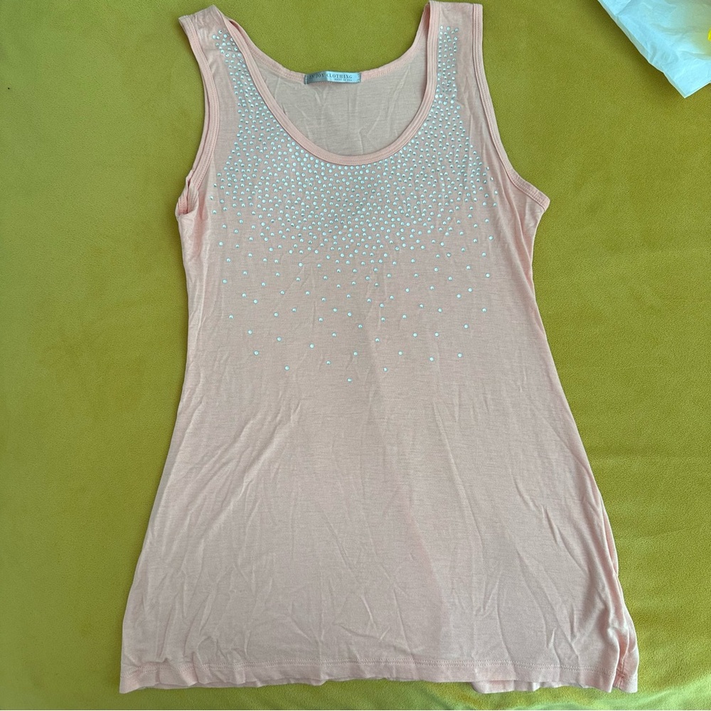 👁️‍🗨️7@$25 👁️‍🗨️
Women’s sparkly tank top
